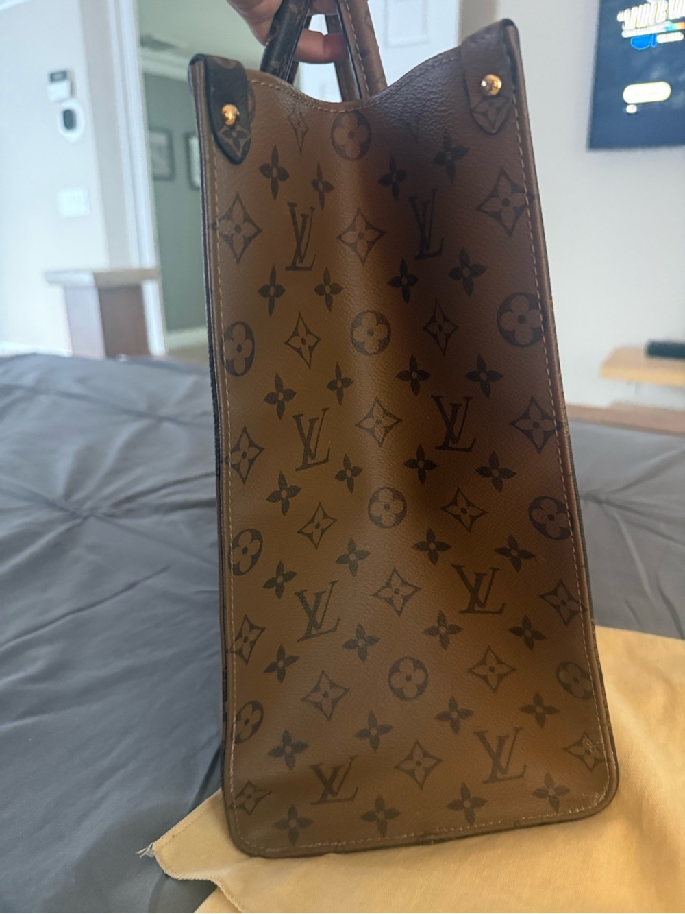 Louis Vuitton Monogram GM OnTheGo Tote - Picture 5 of 16